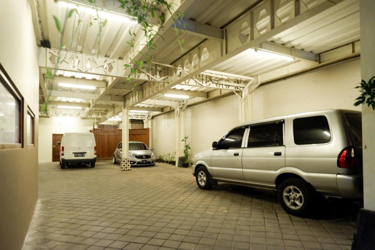 Urbanview Rumah Kandjani Yogyakarta Kejayan Exterior foto