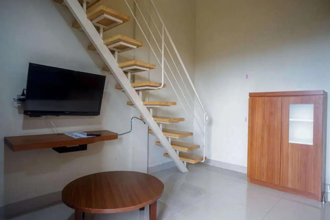 Urbanview Rumah Kandjani Yogyakarta Kejayan Exterior foto